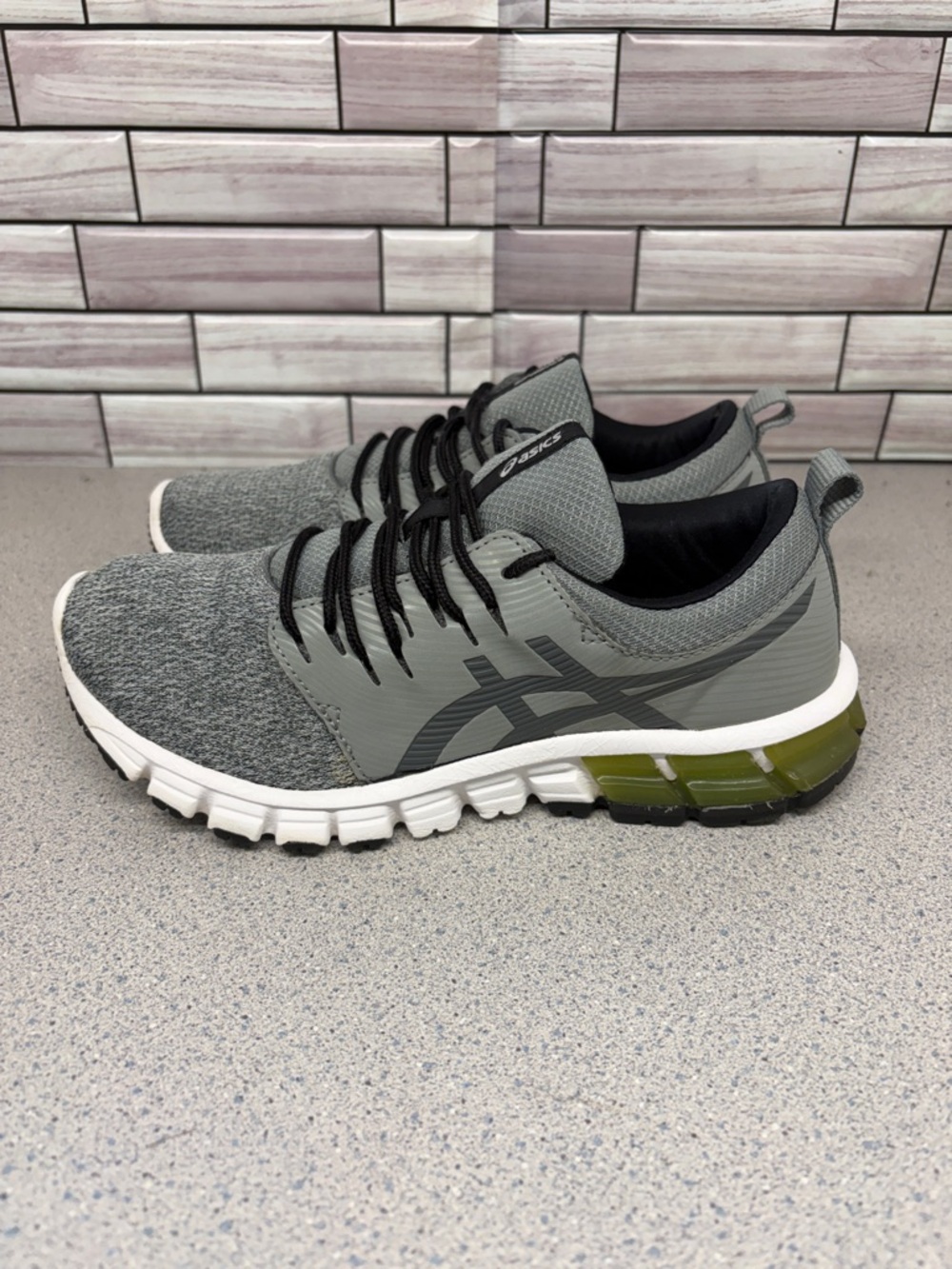 ASICS Gel Quantum 90 women’s size 6.5 Gray/Blk/white
